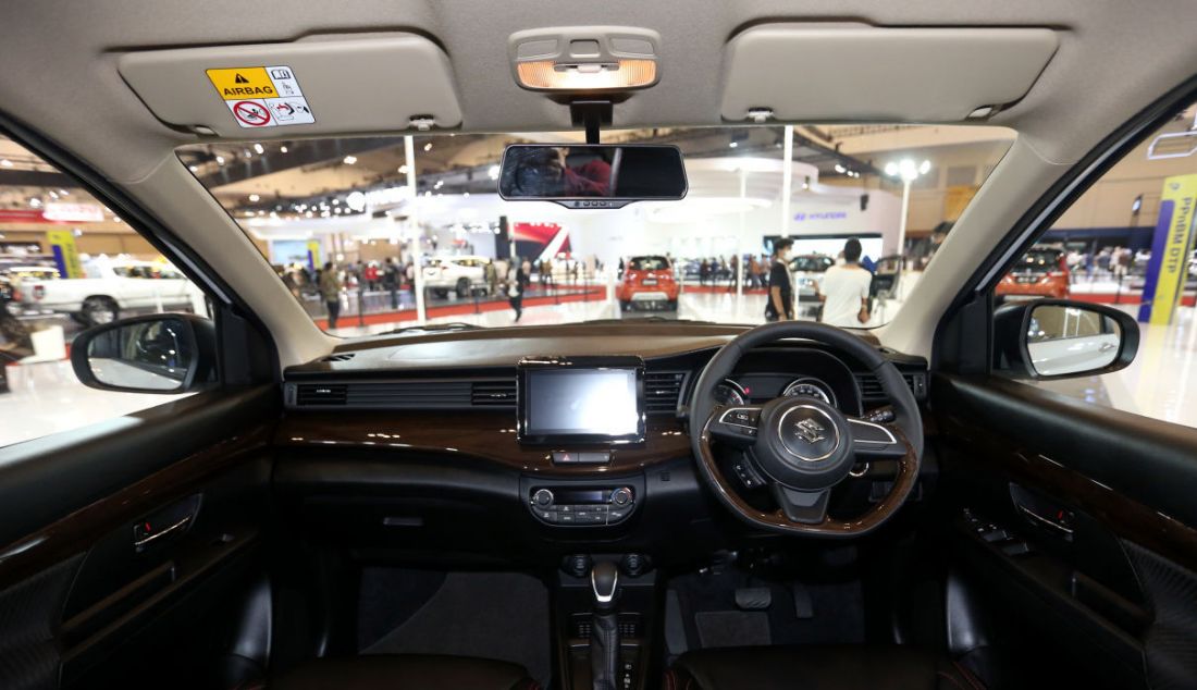 Interior mobil terbaru Suzuki Ertiga Sporty dipamerkan di acara otomotif Gaikindo Indonesia International Auto Show (GIIAS) 2021 di ICE, BSD City, Kabupaten Tangerang, Kamis (11/11). - JPNN.com