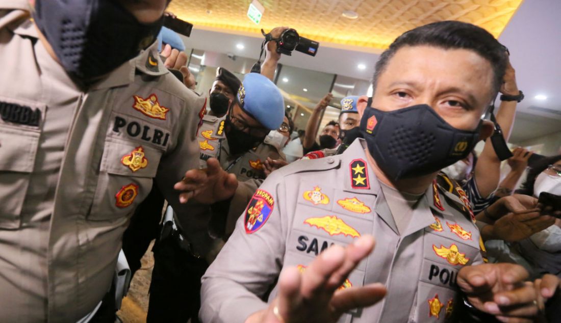 Irjen Ferdy Sambo menjalani pemeriksaan di gedung Bareskrim Polri, Jakarta, Kamis (4/8). Foto: Ricardo - JPNN.com