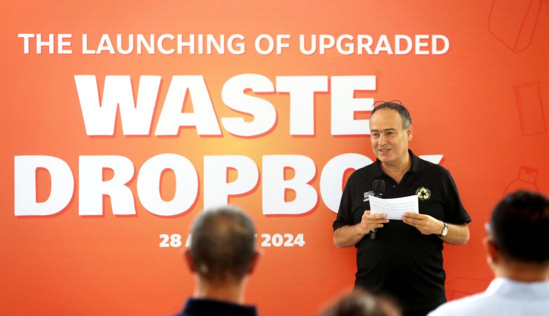 Presiden Direktur PT Nestle Indonesia Samer Chedid saat peluncuran Pengelolaan Sampah Anorganik Rumah Tangga Waste Dropbox di Grand Pavilion, Arkadia Green Park, Jakarta, Rabu (28/8). PT Nestle Indonesia bersama Waste4Change berkomitmen secara global menerapkan kemasan berkelanjutan (sustainability packaging) di seluruh aspek operasional bisnis. - JPNN.com