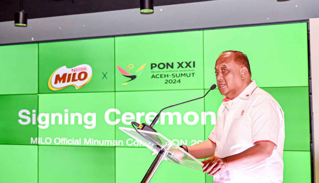 Ketua Umum KONI Pusat Letjen TNI Purn Marciano Norman memberikan sambutan pada acara penandatanganan simbolis yang mengumumkan Nestle MILO sebagai Official Minuman Cokelat PON XXI 2024 di The Nest, Nestle Indonesia (2/9). - JPNN.com