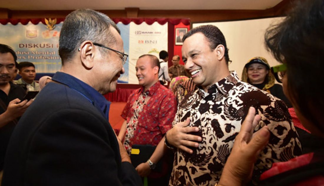 Menteri Pendidikan dan Kebudayaan (Mendikbud) Anies Baswedan bertemu dengan Dahlan Iskan di rangkaian Hari Pers Nasional (HPN) 2016 di Hotel Lombok Raya, Mataram (8/2). Foto: Ist - JPNN.com