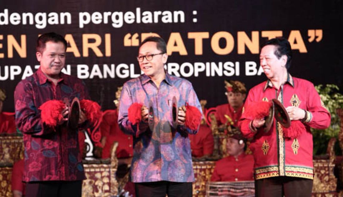 Ketua MPR RI Zulkifli Hasan saat menghadiri peringatan ulang tahun Taman Mini Indonesia Indah (TMII) ke -41, Jakarta, Minggu (24/4). Foto: Ist - JPNN.com
