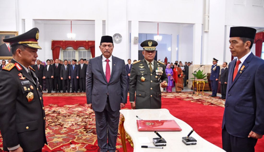 Komjen Pol Tito Karnavian saat mengikuti acara pelantikannya sebagai Kapolri oleh Presiden Joko Widodo di Istana Negara Jakarta, Rabu (13/7). Foto: Biro Pers Istana - JPNN.com