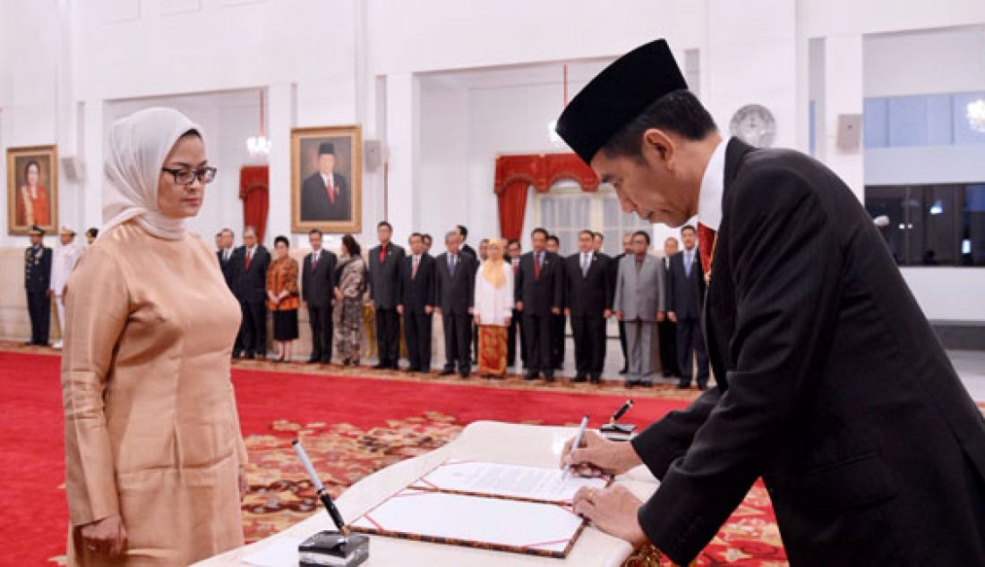 Penny Kusumastuti Lukito saat mengikuti pelantikan dirinya sebagai Kepala Badan Pengawasan Obat dan Makanan (BPOM) di Istana Negara, Jakarta, Rabu (20/7). Foto: Biro Pers Kepresidenan - JPNN.com