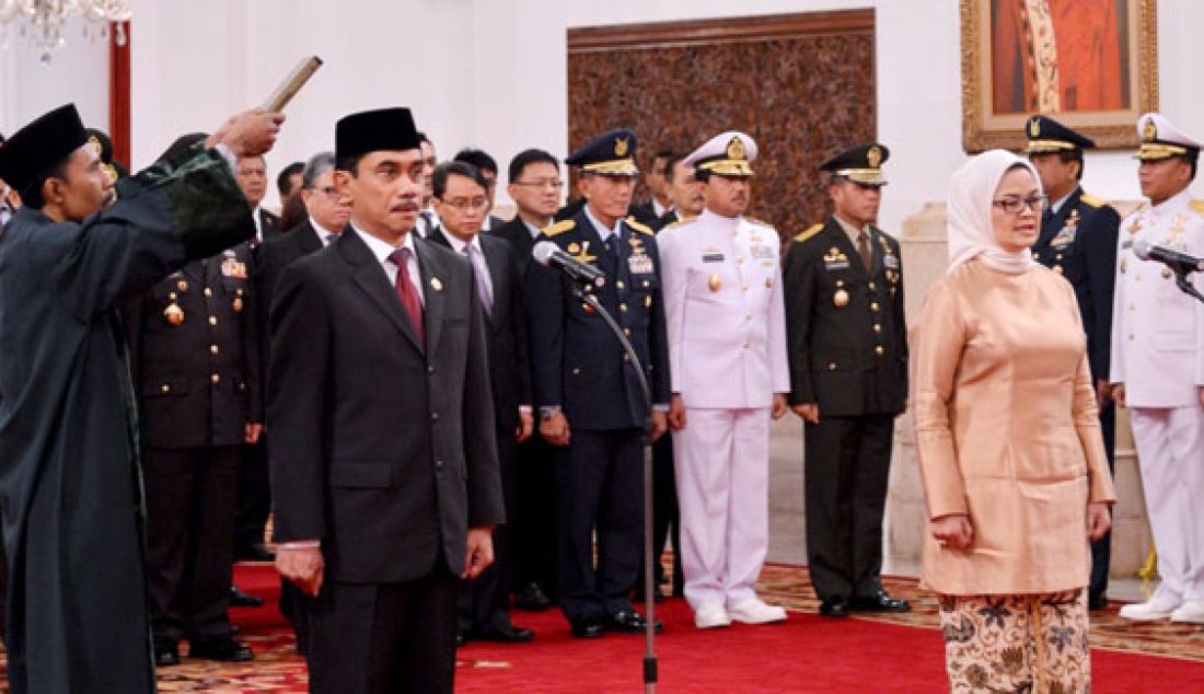 Suasana pelantikan Penny Kusumastuti Lukito sebagai Kepala Badan Pengawasan Obat dan Makanan (BPOM) dan Komjen Suhardi Alius sebagai Kepala Badan Nasional Penanggulangan Terorisme (BNPT) di Istana Negara, Jakarta, Rabu (20/7). Foto: Biro Pers Kepresidenan - JPNN.com