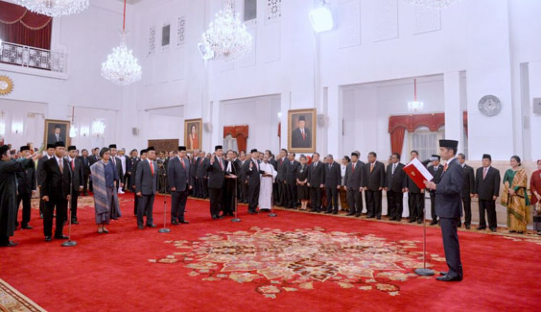 Presiden Joko Widodo saat melantik Menteri-menteri baru di Istana Negara Jakarta, Rabu (27/7). Foto: Biro Pers Kepresidenan - JPNN.com