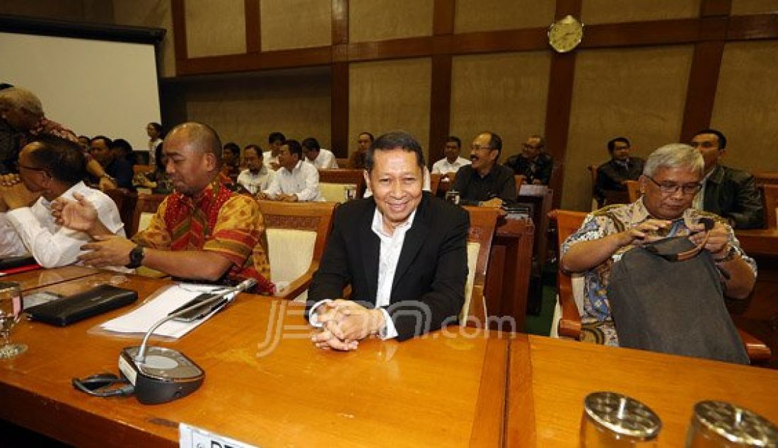Direktur Utama PT Pelindo II RJ Lino saat mengikuti rapat Panja Pelindo II, Jakarta, Rabu (16/9). Foto: Ricardo/JPNN.comFoto: Ricardo/JPNN.com - JPNN.com