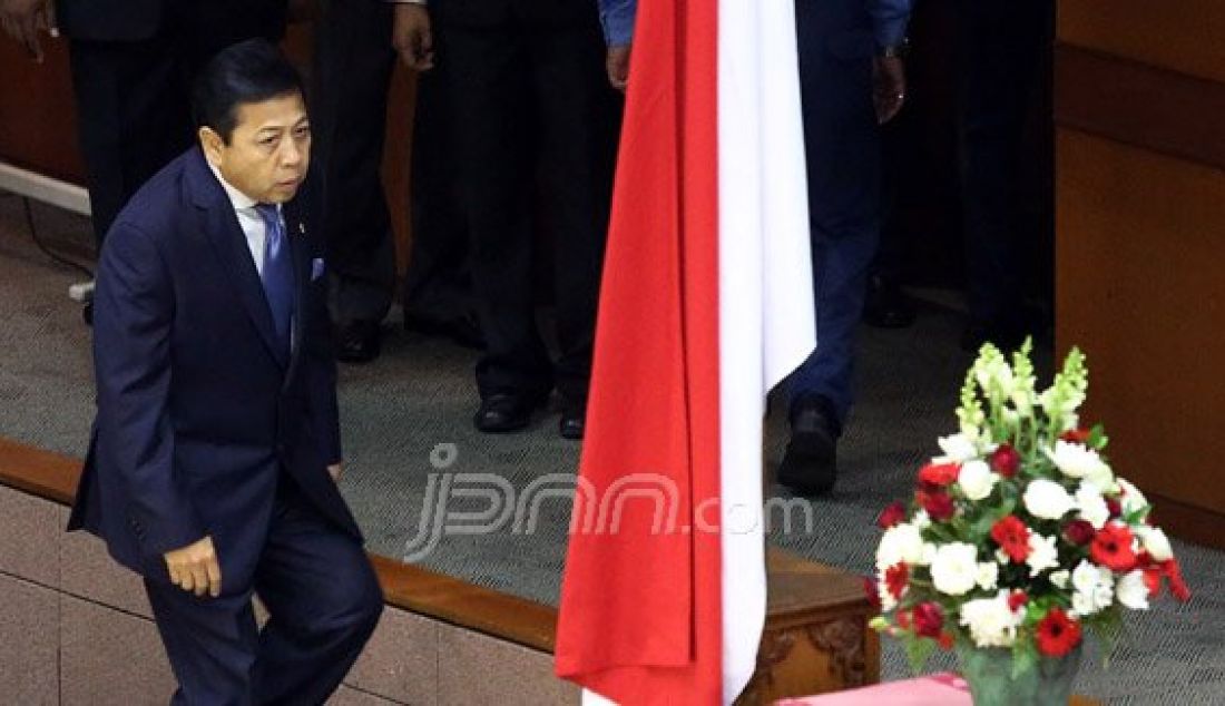 Ketua DPR Setya Novanto menghadiri sidang paripurna DPR di Ruang Sidang Paripurna DPR, Nusantara II, Komplek Parlemen, Senayan, Jakarta, Selasa (15/12). Foto: Ricardo/JPNN.com - JPNN.com