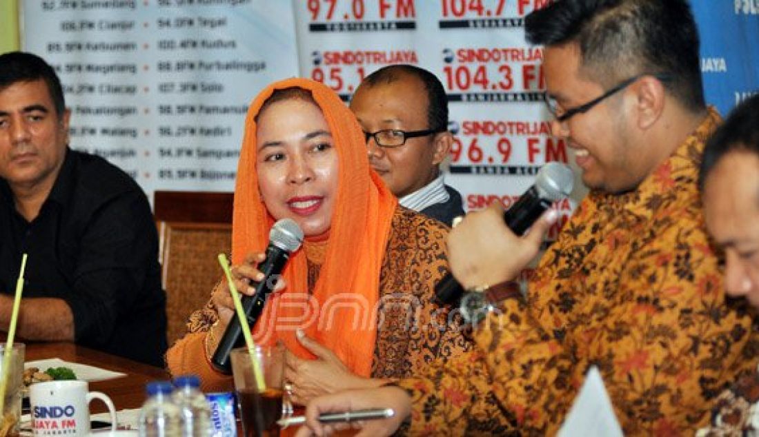 Anggota Komisi III DPR RI F-PDI Perjuangan Ria Latifa saat menjadi pembicara pada diskusi bertema KPK JilidIV di Jakarta, Sabtu (19/12). Foto: Ricardo/JPNN.com - JPNN.com