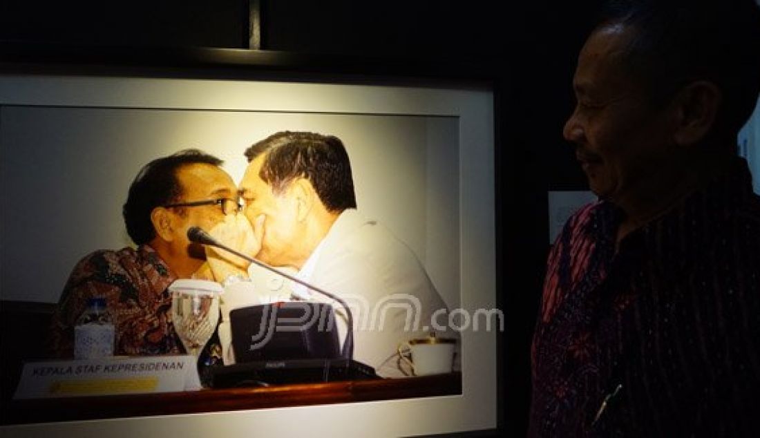 Pameran Foto Jurnalistik Setahun Kerja Jokowi-JK yang diselenggarakan pewarta foto Istana Kepresidenan di Museum Bank Mandiri, Jakarta. Foto: Natalia/JPNN.com - JPNN.com