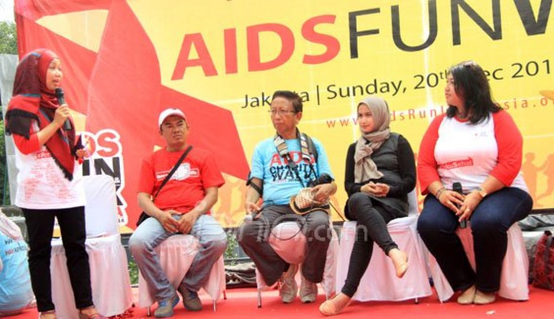 PMI bekerjasama dengan Yayasan Pelita Ilmu, Dance 4 Life serta Indonesia Car Free Day yang didukung oleh donasi pelanggan Indomaret menggelar kegiatan 'Celebrate,'Jakarta Pusat, Minggu (20/11). Peserta Aids Fun Walk diikuti 1000 relawan. Foto: Ricardo/JPNN.com - JPNN.com