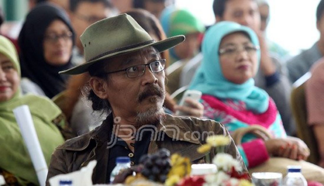 Budayawan Sujiwo Tedjo saat menghadiri acara diskusi Haul ke-6 Gus Dur bertema 'Menghidupkan Kembali Spirit Gus Dur', Jakarta, Selasa (22/12). Foto: Ricardo/JPNN.com - JPNN.com