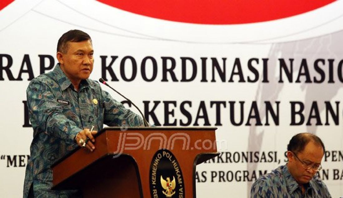 Direktoral Jenderal (Dirjen) Politik dan Pemerintahan Umum Kementerian Dalam Negeri (Kemendagri) Mayjen TNI Soedarmo saat menjadi pembicara pada Rapat Koordinasi Nasional Bidang Kesatuan Bangsa di Jakarta, Rabu (11/11). Foto: Ricardo/JPNN.com - JPNN.com