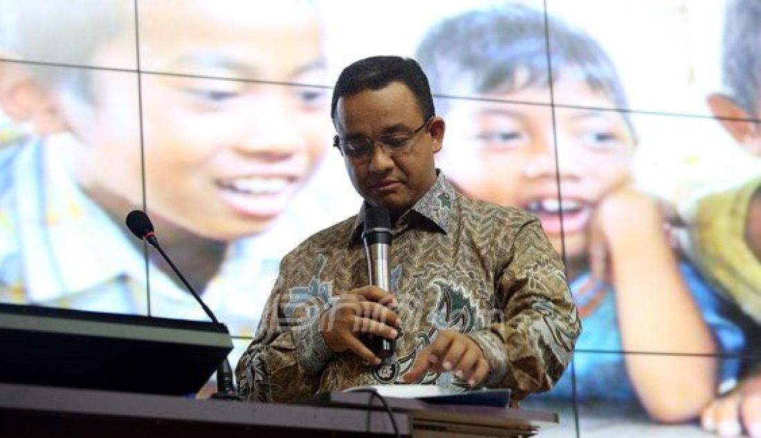 Menteri Pendidikan dan Kebudayaan Anies Baswedan saat memaparkan Kilasan Kinerja Kementerian Pendidikan dan Kebudayaan Tahun 2015 di Kantor Kementerian Pendidikan dan Kebudayaan, Jakarta, Rabu (30/12). Foto: Ricardo/JPNN.com - JPNN.com