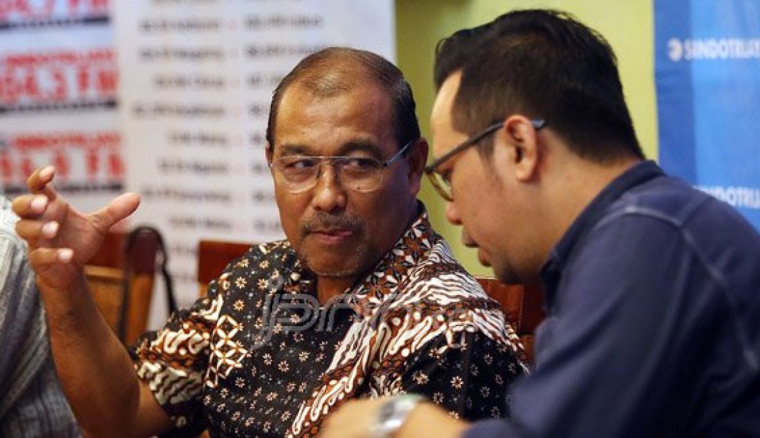 Anggota DPD Dapil Maluku Nono Sampono menjadi Pembicara pada diskusi bertema Gaduh Blok Marsela di Jakarta, Sabtu (2/1). Foto: Ricardo/JPNN.com - JPNN.com