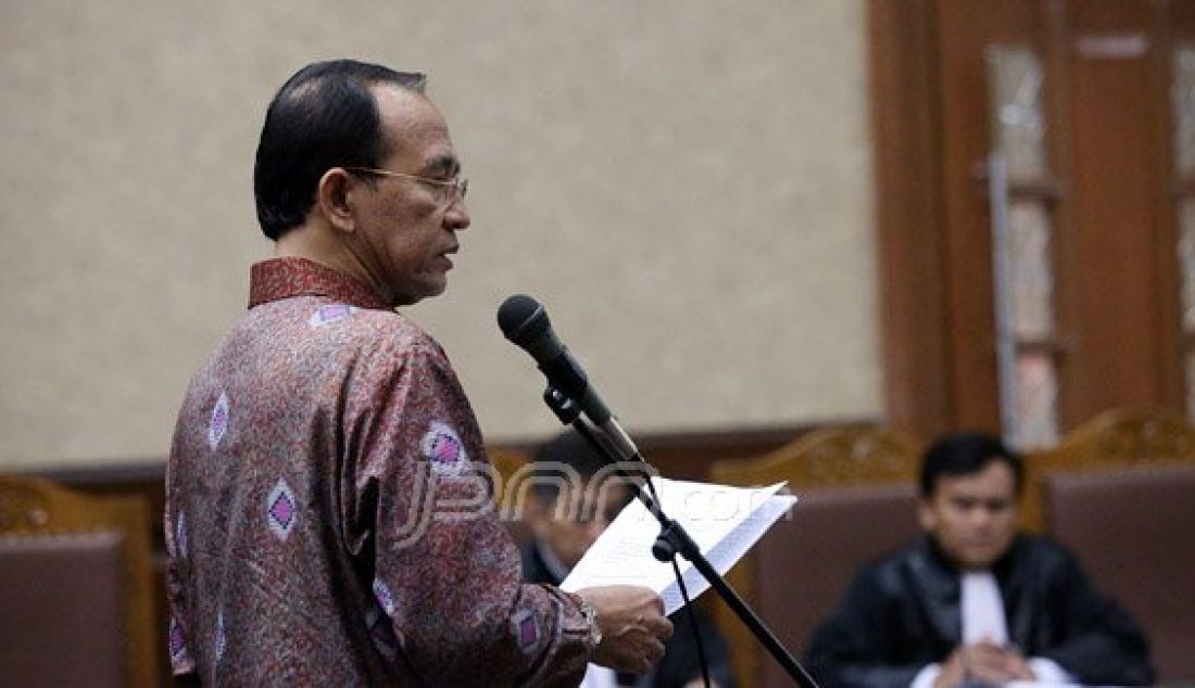 Terdakwa kasus dugaan korupsi penyelenggaraan ibadah haji mantan Menteri Agama Suryadharma Ali saat menjalani sidang pledoi di Pengadilan Tipikor, Kemayoran, Jakarta, Senin (4/1). Foto: Ricardo/JPNN.com - JPNN.com