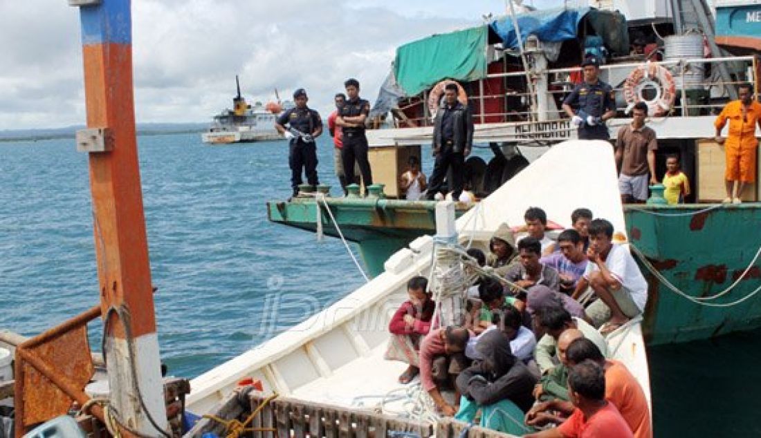 RUGIKAN NEGARA: Kapal asal Filipina saat diamankan telah melakukan pencurian ikan di perairan Indonesia. Foto: Nelly/Indopos/JPNN.com - JPNN.com