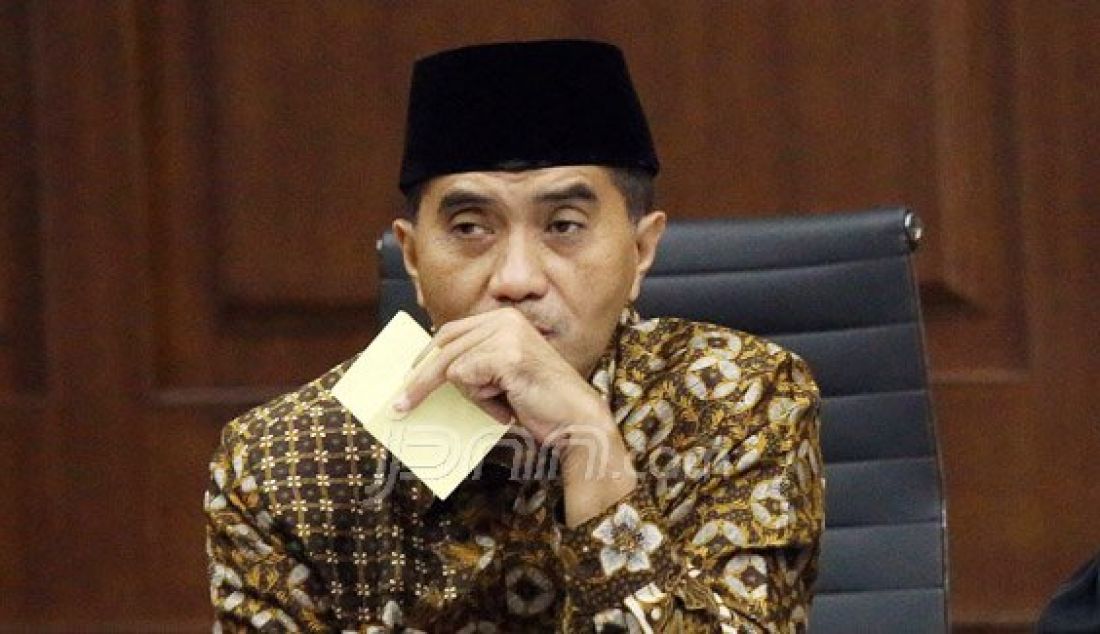 Terdakwa kasus korupsi di Direktorat Pembinaan Pembangunan Kawasan Transmigrasi (P2KT) Kemenakertrans terkait dana tahun anggaran 2013-2014 dan dana tugas pembantuan 2014 di Kemenakertrans Jamaluddin Malik menjalani sidang di Pengadilan Tipikor, Kemayoran, Jakarta, Rabu (6/1). Foto: Ricardo/JPNN.com - JPNN.com