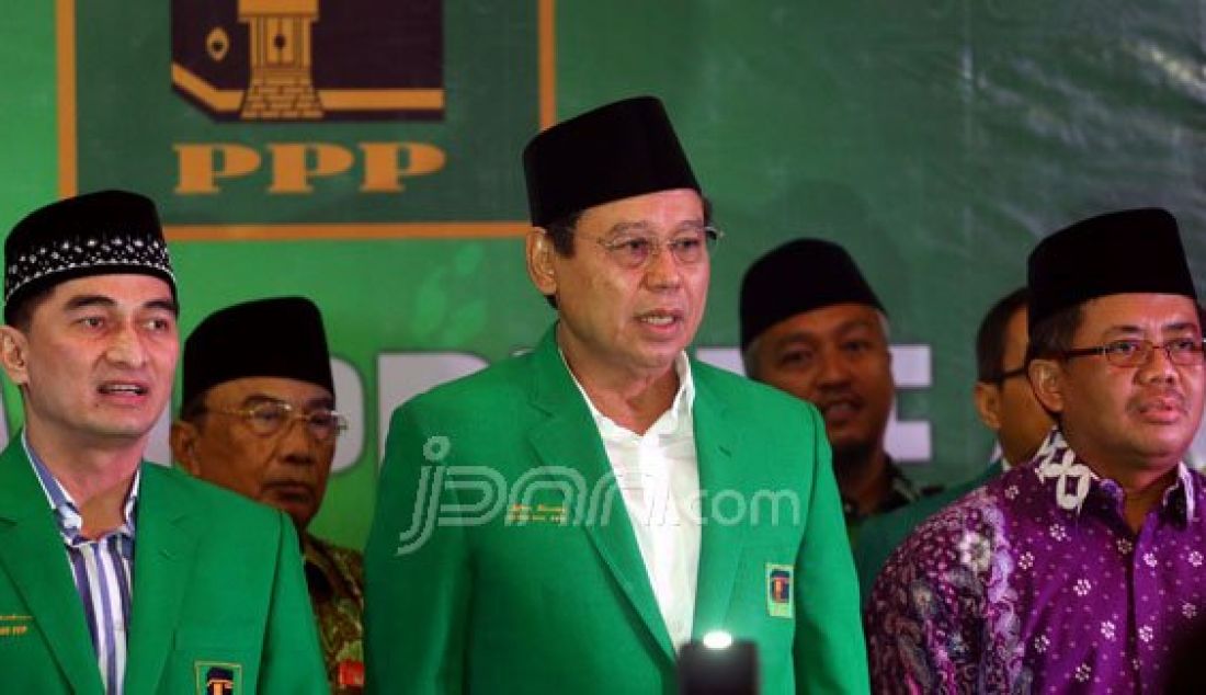 (Kiri) sekjen PPP Dimyati Natakusumah, Ketum Partai PPP Djan Faridz, Presiden PKS Sohibul Imam (kedua kanan) saat menghadiri peringatan hari lahir ke-43 PPP, Jakarta, Selasa (5/1). Djan Faridz berharap surat keputusan kepengurusan PPP muktamar Jakarta segera disahkan. Foto: Ricardo/JPNN.com - JPNN.com