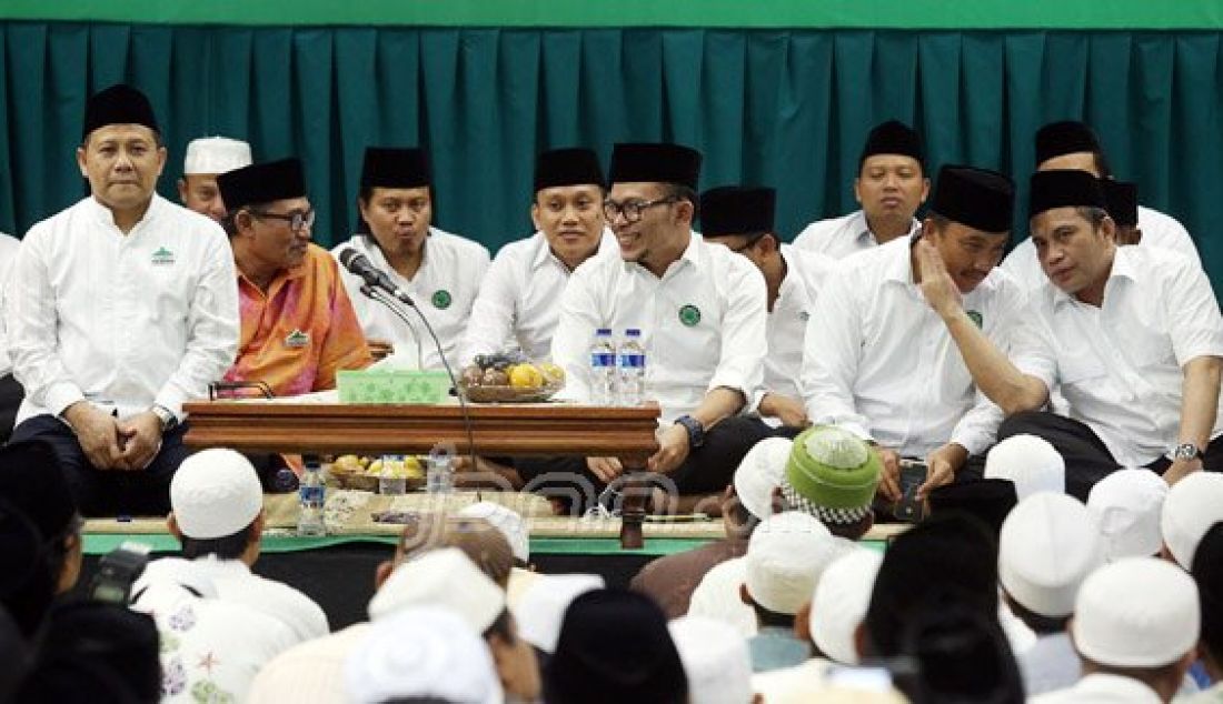 Ketua Umum Partai Kebangkitan Bangsa (PKB), Muhaimin Iskandar bersama empat menteri dari PKB saat menghadiri Sholawat untuk Bangsa di Kantor DPP PKB, Jakarta, Kamis (7/1). Foto: Ricardo/JPNN.com - JPNN.com