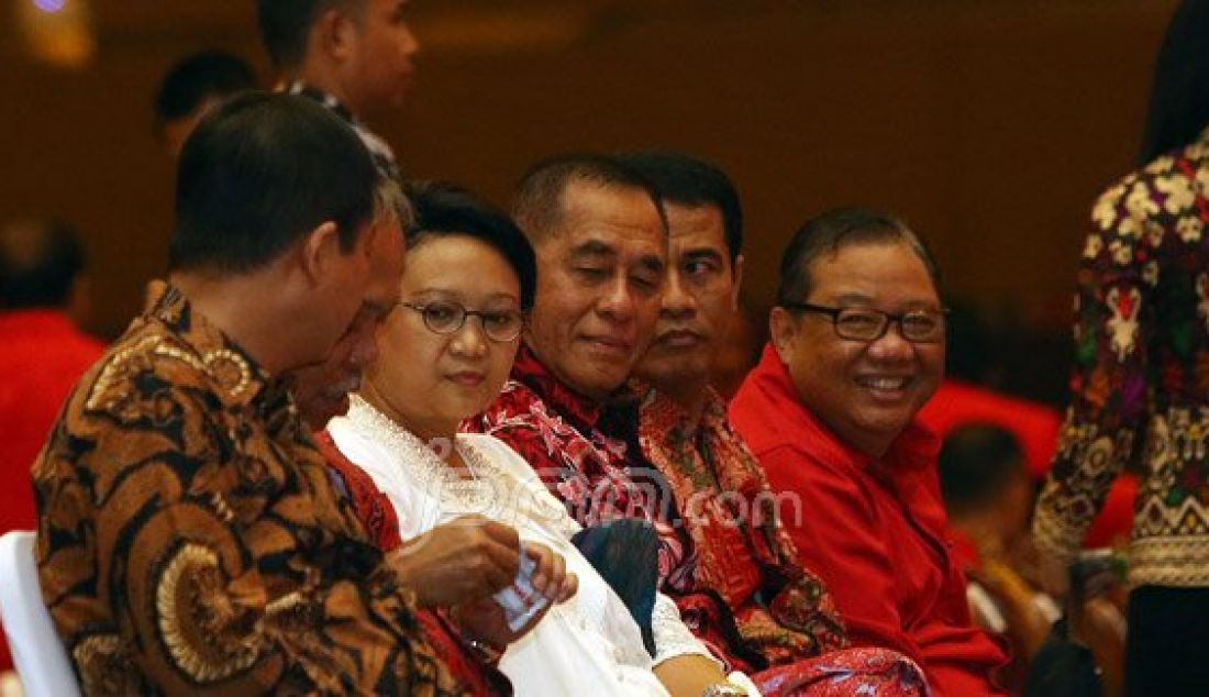 Para kader dan fungsionaris partai PDIP saat menghadiri Rapat Kerja Nasional I PDIP di Jakarta, Minggu (10/1). Foto: Ricardo/JPNN.com - JPNN.com