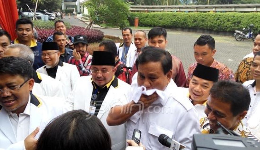 Prabowo Suboianto saat tiba di Rakornas Partai PKS, Depok, Selasa (12/2). Kehadiran Prabowo di Rakornas PKS sebagai pembicara. Foto: M Fathra/JPNN.com - JPNN.com