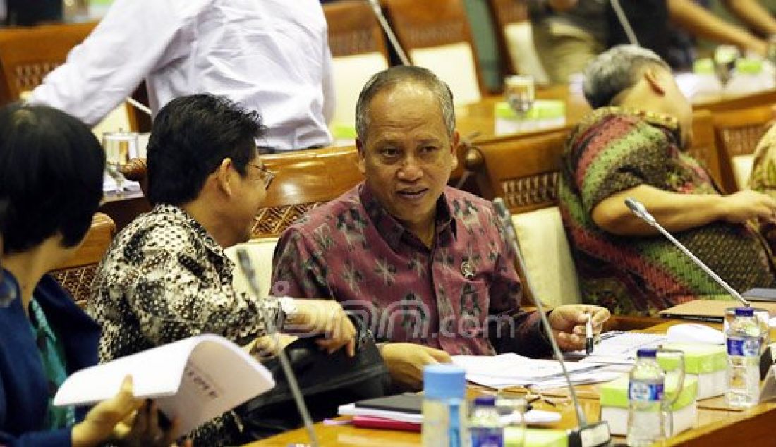 Menristekdikti Mohamad Nasir menghadiri Rapat Kerja dengan Komisi X DPR, Jakarta, Rabu (13/1). Rapat membahas Realisasi Pelaksanaan APBN Tahun 2015 dan APBN 2016, Perkembangan penyelesaian status pegawai swatas eks yayasan PTS yang telah menjadi PTN baru dan permasalahan beasiswa Dikti. Foto: Ricardo/JPNN.com - JPNN.com