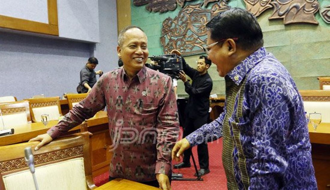 Menristekdikti Mohamad Nasir menghadiri Rapat Kerja dengan Komisi X DPR, Jakarta, Rabu (13/1). Rapat membahas Realisasi Pelaksanaan APBN Tahun 2015 dan APBN 2016, Perkembangan penyelesaian status pegawai swatas eks yayasan PTS yang telah menjadi PTN baru dan permasalahan beasiswa Dikti. Foto: Ricardo/JPNN.com - JPNN.com