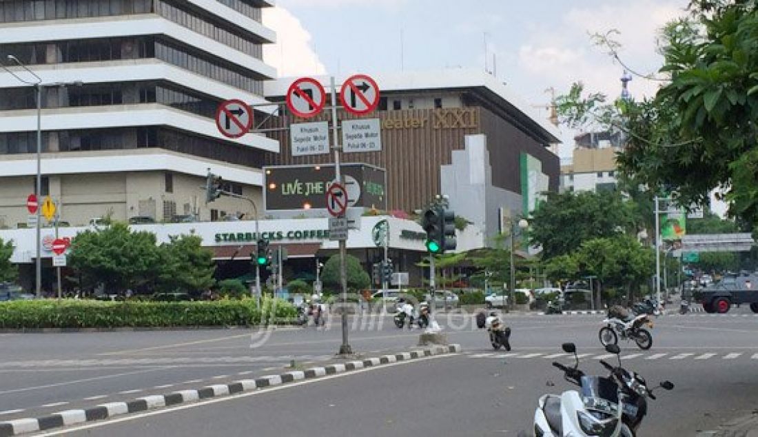 Suasana Jalan MH Thamrin, Jakarta, Kamis (14/1). Foto: Boy/JPNN.com - JPNN.com