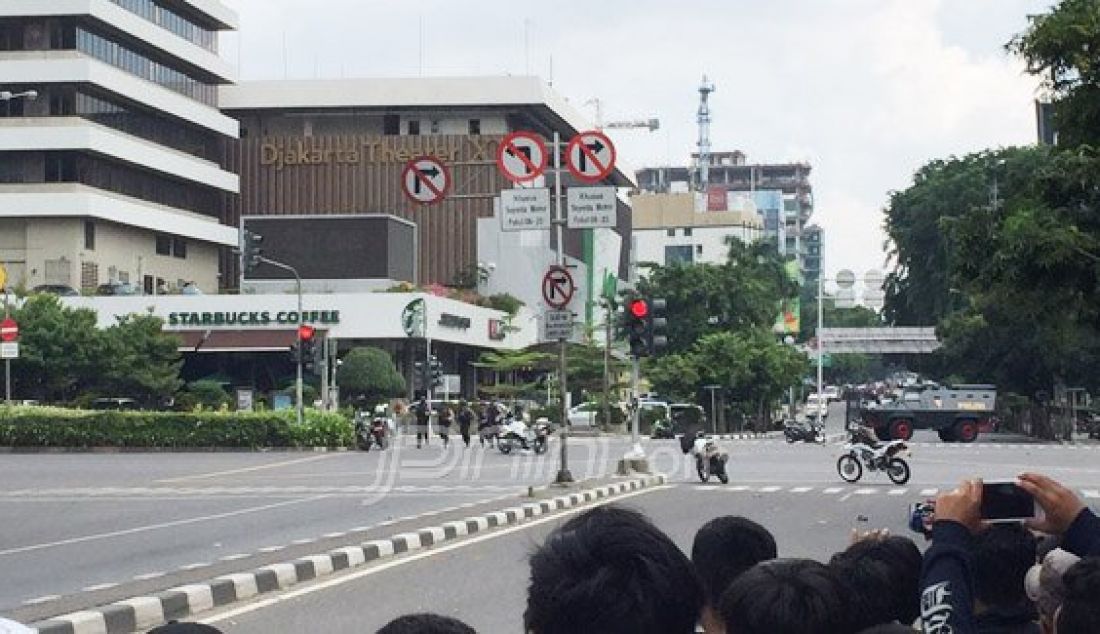 Kondisi Jakarta Theater saat terjadinya ledakan yang dilakukan oleh sekelompok orang tidak dikenal, Jakarta, Kamis (14/1). Foto: Boy/JPNN.com - JPNN.com