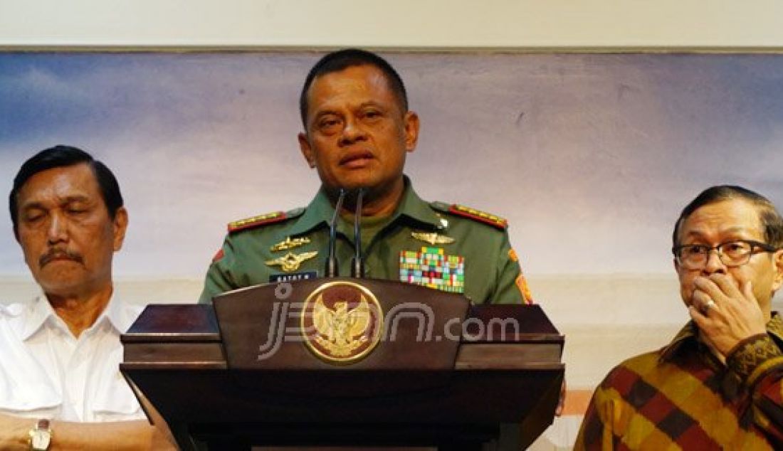 Panglima TNI Jenderal Gatot Nurmantyo saat jumpa pers di kantor kepresidenan, Jakarta, Kamis (14/1). Foto: Natalia/JPNN.com - JPNN.com