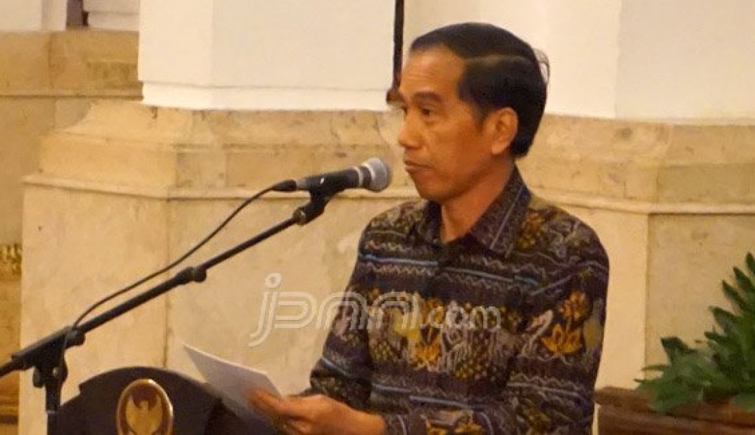 Presiden Joko Widodo saat memberikan pengarahan pada rapat koordinasi nasional pencegahan kebakaran hutan dan lahan 2016 di Istana Negara, Jakarta, Senin (18/1). Foto: Natalia/JPNN.com - JPNN.com