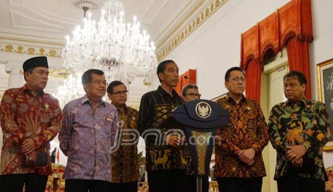 Presiden Joko Widodo usai pertemuan dengan kepala lembaga tinggi negara di Istana Negara, Jakarta, Selasa (19/1). Foto: Natalia/JPNN.com - JPNN.com