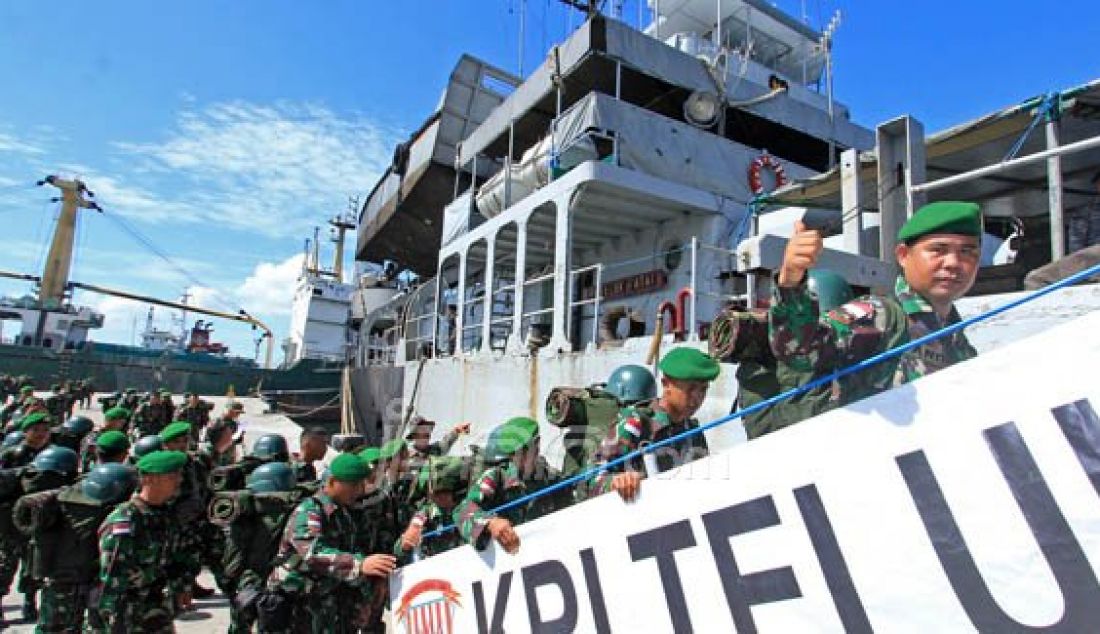 Sebanyak 350 prajurit TNI AD Yonif 144 Jaya Yudha yang akan bertugas di perbatasan selama 6 bulan dalam Satgas. Foto: Rio/Bengkulu Ekspres/JPNN.com - JPNN.com