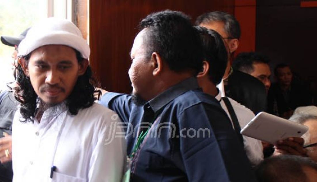 Pimpinan Pelatihan militer di pegunungan Jalin yang kini mendekam di Nusakambangan, Abu Yusuf, dimintai keterangan sebagai saksi dalam lanjutan sidang PK Baasyir, selasa (26/1). Foto: Reza/Radar Banyumas/JPNN.com - JPNN.com