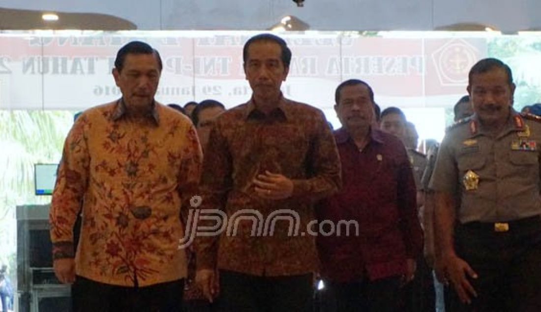 Presiden Joko Widodo saat menghadiri Rapim TNI-Polri di STIK-PTIK, Jakarta, Jumat (29/1). Foto: Natalia/JPNN.com - JPNN.com