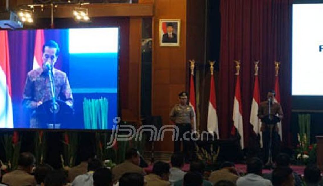Presiden Joko Widodo saat menghadiri Rapim TNI-Polri di STIK-PTIK, Jakarta, Jumat (29/1). Foto: Natalia/JPNN.com - JPNN.com