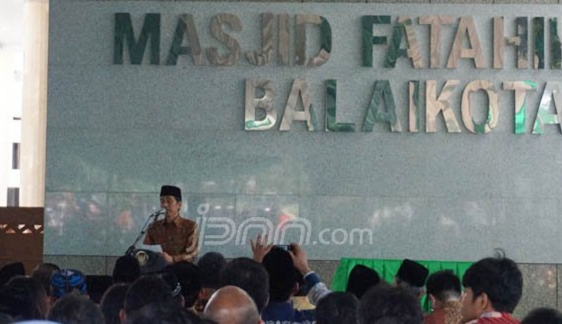 Presiden Joko Widodo memberikan sambutan pada acara peresmian Masjid Fatahilah di Balai Kota DKI Jakarta, Jumat (29/1). Foto: Natalia/JPNN.com - JPNN.com