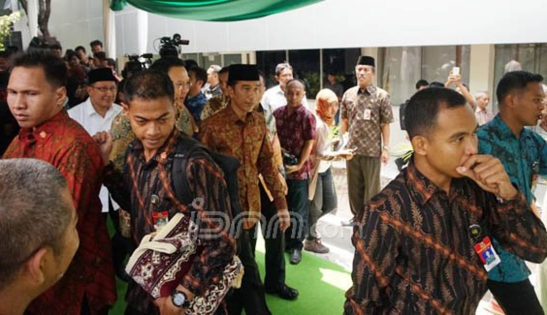 Presiden Joko Widodo usai meresmikan Masjid Fatahilah di Balai Kota DKI Jakarta, Jumat (29/1). Foto: Natalia/JPNN.com - JPNN.com