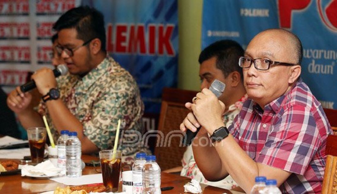Mantan Hakim Asep Iwan Iriawan menjadi pembicara pada diskusi bertema Mencari Sang Pembunuh di Jakarta, Sabtu (30/1). Foto: Ricardo/JPNN.com - JPNN.com