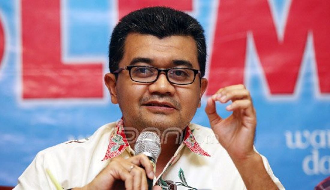 Psikolog Forensik Reza Indragiri Amriel menjadi pembicara pada diskusi bertema Mencari Sang Pembunuh di Jakarta, Sabtu (30/1). Foto: Ricardo/JPNN.com - JPNN.com