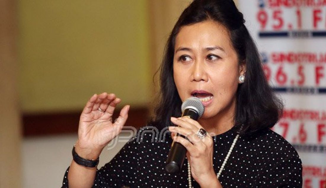 Pakar Hypnoterapi Dewi P Faeni menjadi pembicara pada diskusi bertema Mencari Sang Pembunuh di Jakarta, Sabtu (30/1). Foto: Ricardo/JPNN.com - JPNN.com