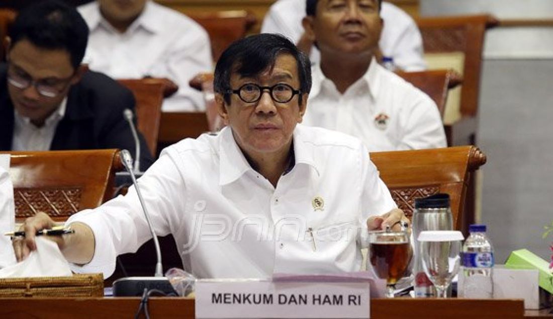 Menteri Hukum dan HAM Yasonna Laoly saat megikuti rapat kerja dengan Komisi III DPR, Jakarta, Rabu (3/2). Rapat tersebut membahas legislasi, pengawasan dan temuan Hapsem BPK RI Semester I Tahun 2015. Foto: Ricardo/JPNN.com - JPNN.com