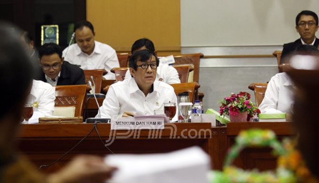 Menteri Hukum dan HAM Yasonna Laoly saat megikuti rapat kerja dengan Komisi III DPR, Jakarta, Rabu (3/2). Rapat tersebut membahas legislasi, pengawasan dan temuan Hapsem BPK RI Semester I Tahun 2015. Foto: Ricardo/JPNN.com - JPNN.com