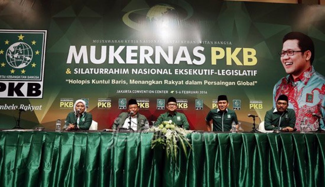 Ketua Umum PKB Muhaimin Iskandar saat memberikan arahan kepada kader PKB seluruh Indonesia menjelang pembukaan Musyawarah Kerja Nasional (Mukernas) PKB di Jakarta, Jumat (5/2). Foto: Ricardo/JPNN.com - JPNN.com