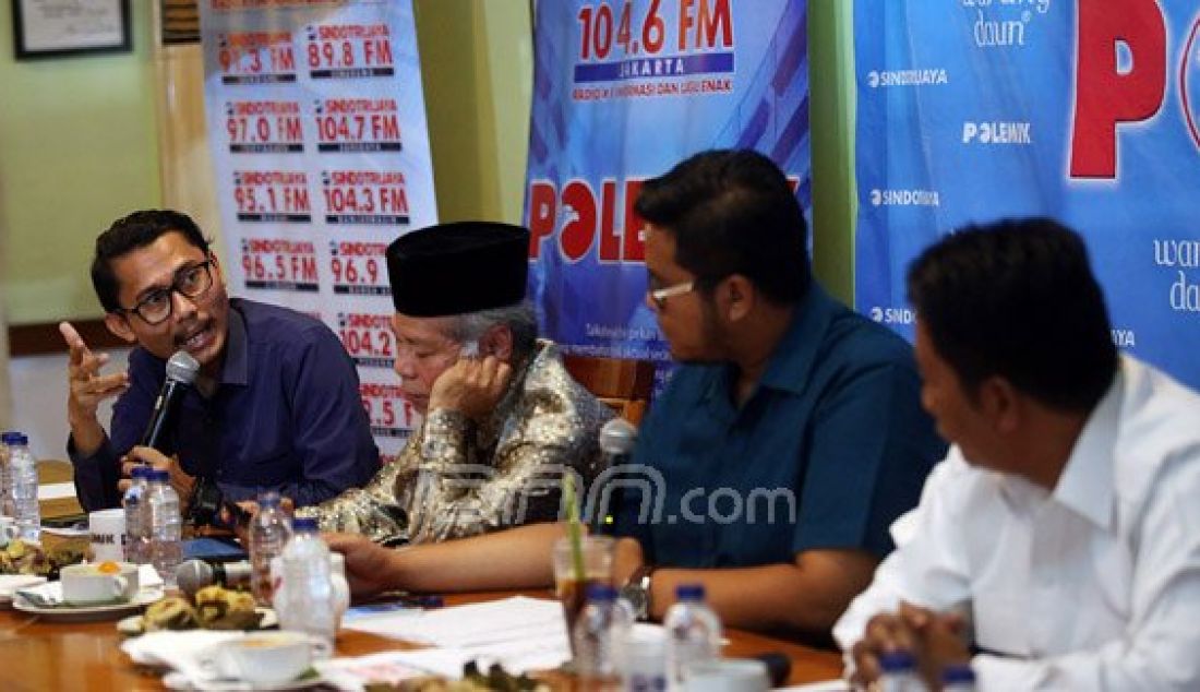 Direktur Bantuan Hukum YLBHI Julius Ibrani saat menjadi pembicara pada diskusi bertema Senjakala KPK? di Jakarta, Sabtu (6/2). Foto: Ricardo/JPNN.com - JPNN.com