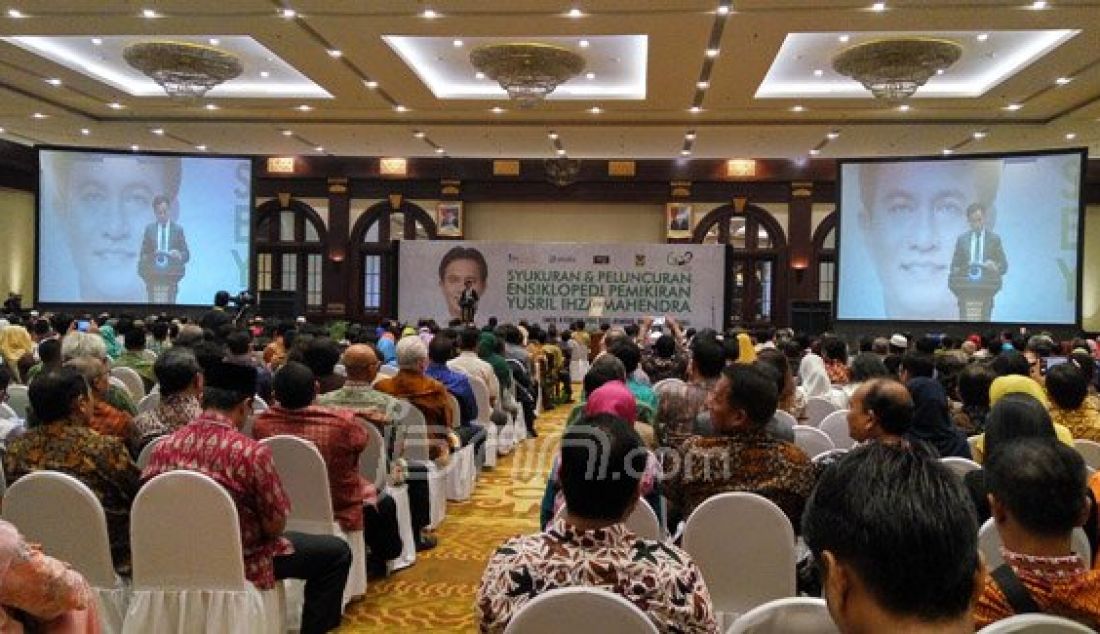Suasana perayaan HUT Profesor Yusril Ihza Mahendra yang diselenggarakan di sebuah hotel mewah di Jakarta, Sabtu (6/2). Dalam perayaan hari ulang tahun tersebut, Yusril juga meluncurkan empat buah buku. Foto: M Fathra/JPNN.com - JPNN.com