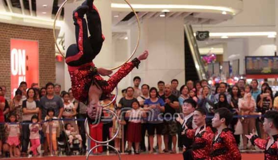 Menyambut Hari Raya Imlek atau Chinese New Year, Baywalk Mall mempersembahkan rangkaian acara spektakuler bertajuk 'EXQUISITE LUNAR FEST' yang akan berlangsung hingga 21 Februari 2016 yang akan datang. Foto: Raka/Jawa Pos/JPNN.com - JPNN.com