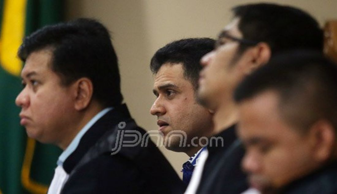 Mantan Bendahara Umum Partai Demokrat M Nazaruddin menjalani sidang perkara dugaan tindak pidana pencucian Uang (TPPU) di Pengadilan Tipikor, Kemayoran, Jakarta Pusat, Rabu (10/2). Foto: Ricardo/JPNN.com - JPNN.com