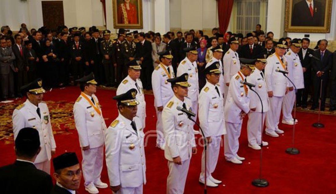 Suasana pelantikan 7 pasangan Gubernur dan Wakil Gubernur terpilih oleh Presiden Joko Widodo di Istana Negara, Jakarta, Jumat (12/2). Foto: Natalia/JPNN.com - JPNN.com